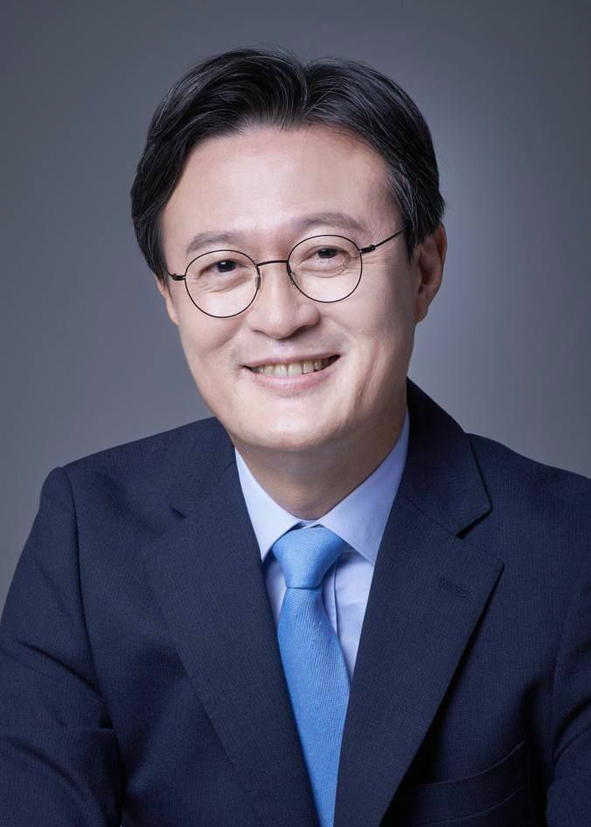 채현일